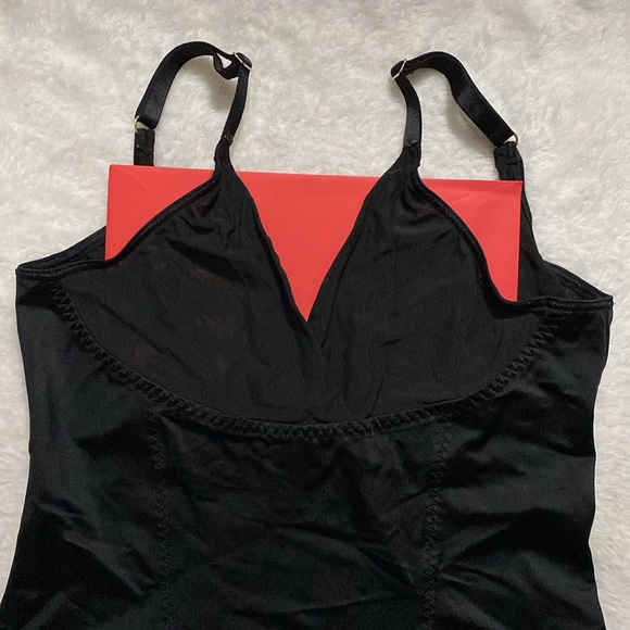 Victorias Secret shaping tank (M) - Picture 14 of 14